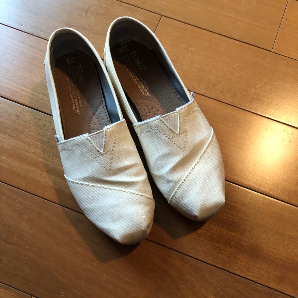 Toms Champagne Slides